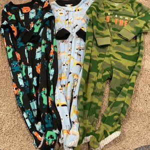 Footies 3 sets. Bin d2